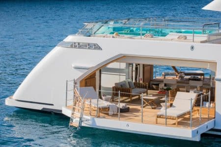 Buying or selling a luxury yacht with a specialist: the advantages 2024