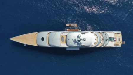 Les meilleures destinations pour des vacances en yacht de luxe 2024