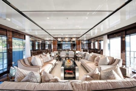 Ce qu'il faut savoir avant d'acheter son premier yacht 2025