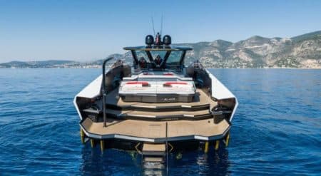 Le charme discret des petits yachts de luxe 2025