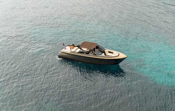 Location yacht journée M/Y REBORN 38 BOWRIDER