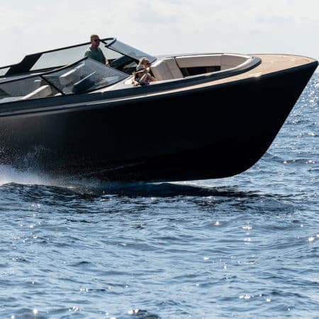 Location yacht journée M/Y REBORN 38 BOWRIDER