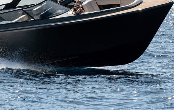 Location yacht journée M/Y REBORN 38 BOWRIDER