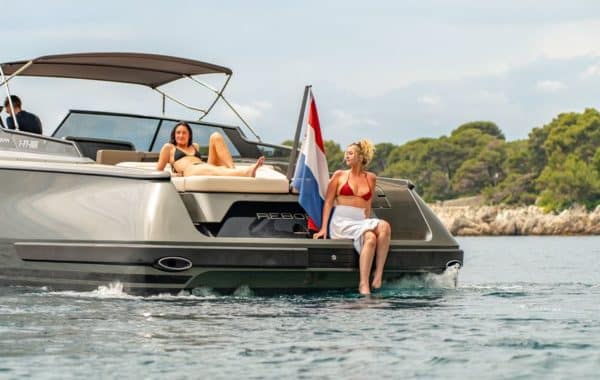 Location yacht journée M/Y REBORN 38 BOWRIDER