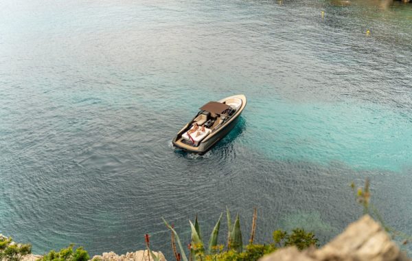 Location yacht journée M/Y REBORN 38 BOWRIDER