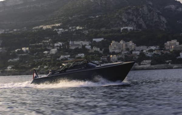 Day yacht charter 2025 Location yacht journée M/Y REBORN 38 BOWRIDER Location yacht journée M/Y REBORN 38 BOWRIDER