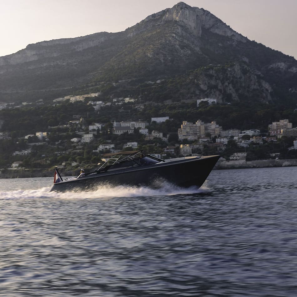 Day-Yacht-Charter-REBORN-38-1 Location yacht journée M/Y REBORN 38 BOWRIDER