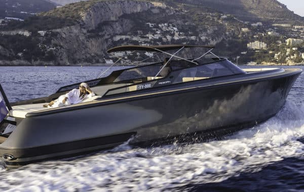 Day yacht charter 2025 Location yacht journée M/Y REBORN 38 BOWRIDER Location yacht journée M/Y REBORN 38 BOWRIDER