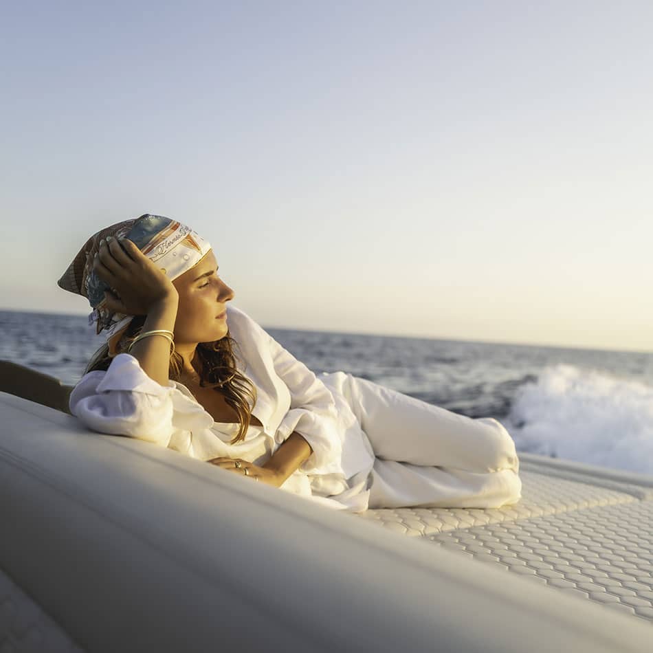 Location yacht journée M/Y REBORN 38 BOWRIDER Location yacht journée M/Y REBORN 38 BOWRIDER