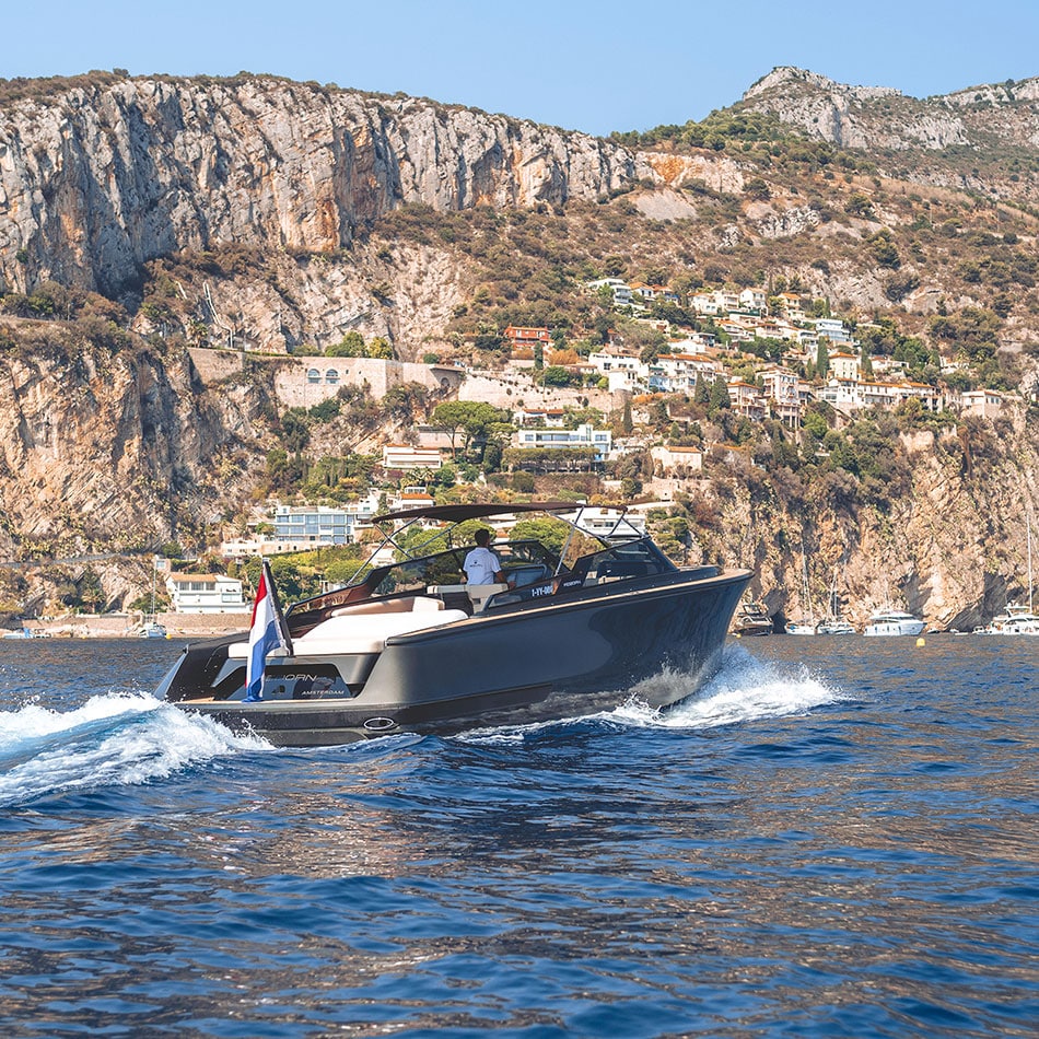 Location yacht journée M/Y REBORN 38 BOWRIDER Location yacht journée M/Y REBORN 38 BOWRIDER