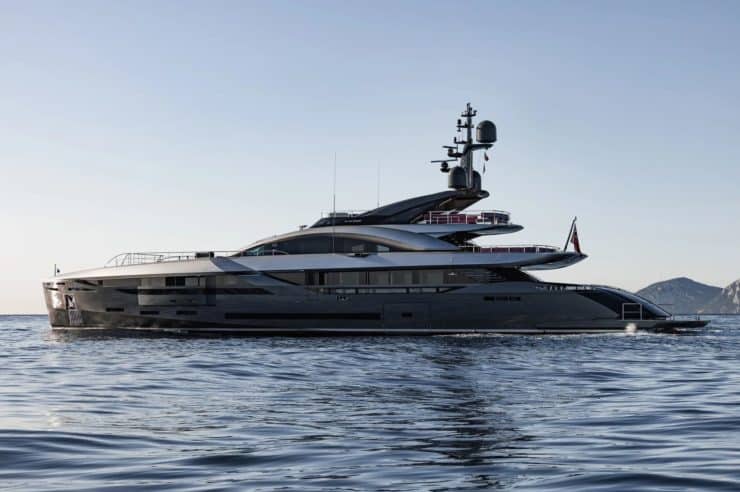 yacht-flying-dagger-iii