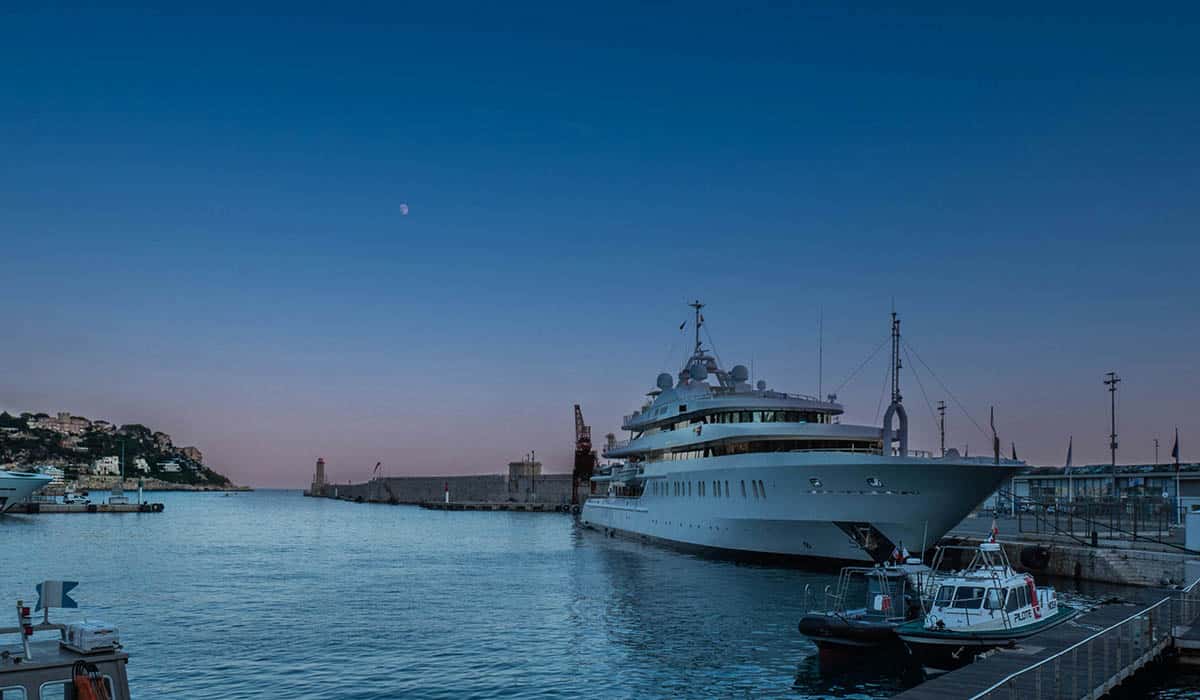yacht -embarcasion - colision - mer - nocturne - nuit