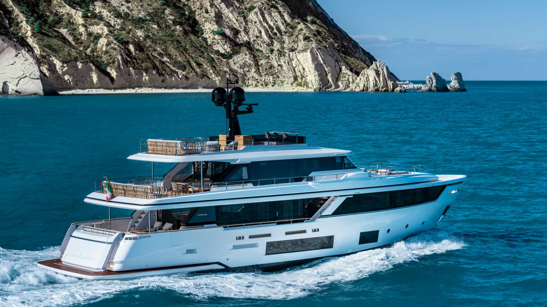 MY LAVAN_Custom Line Navetta 30_yacht